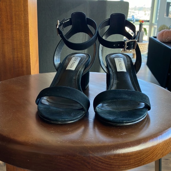 Steve Madden Involve Sandals - Picture 6 of 6